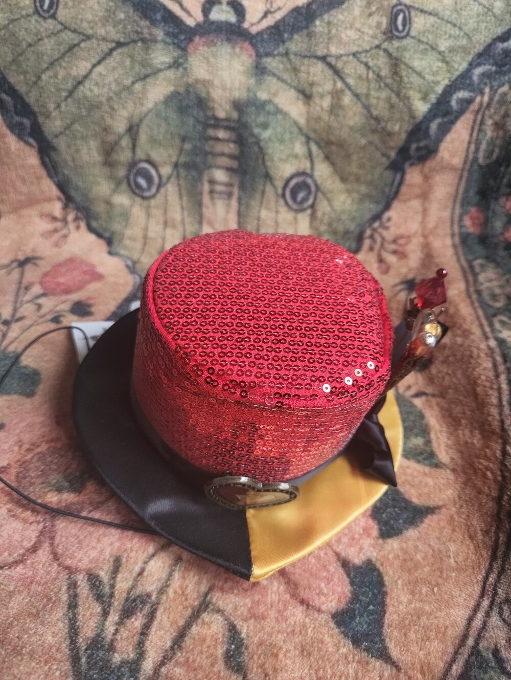 NWT Disney Parks Queen of Hearts mini top hat fascinator - Picture 9 of 10